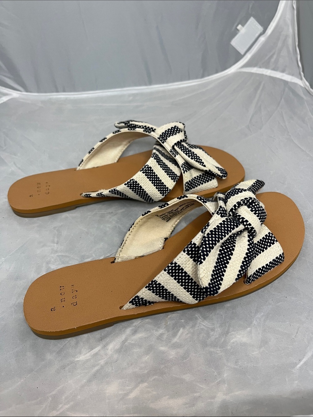 A New Day Knotted Black & Creme Textile Upper Slide Sandals - Size 6 - Picture 2 of 7